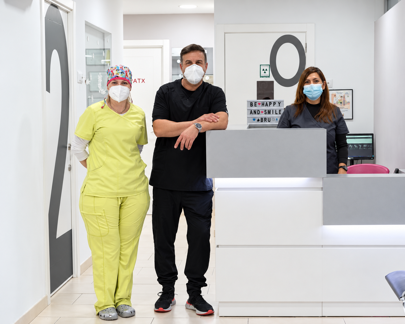 El equipo de Bru Clínica Dental en la recepción